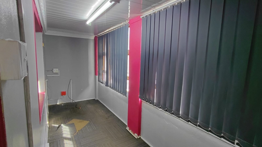 To Let Commercial Property for Rent in Quigney Eastern Cape